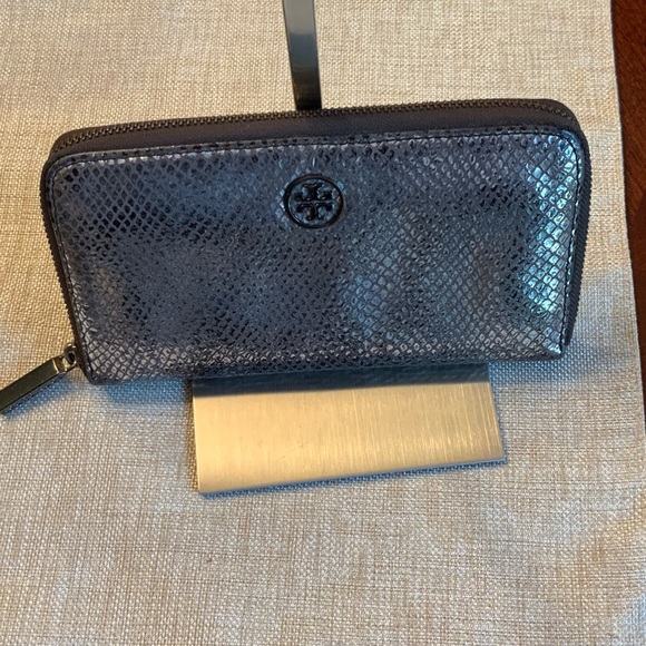 Tory Burch Handbags - Tory Burch Black Snake-Embossed Zip Wallet GUC Brown shimmer